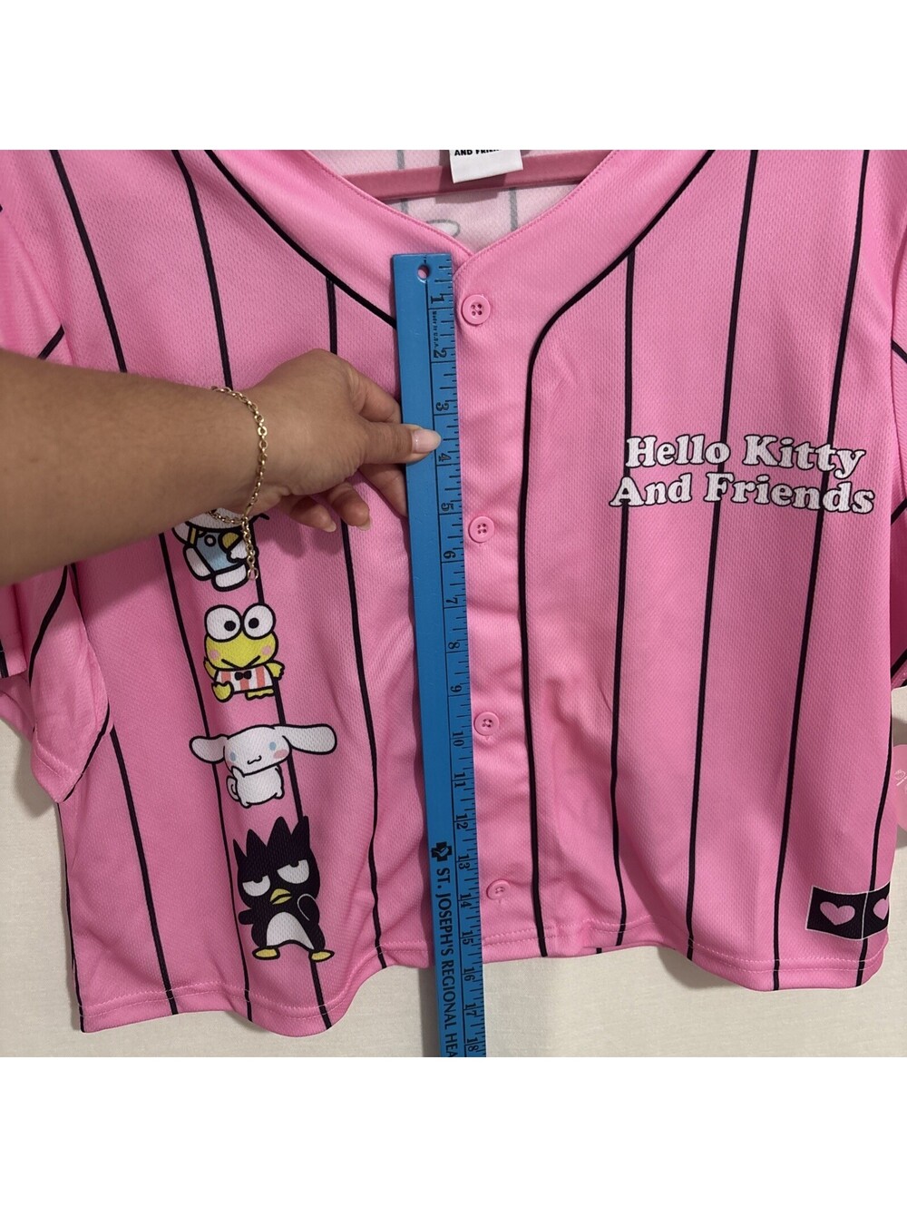 NWT! Hello Kitty & Friends Women's Size M Jr. Pink Graphic Baseball Jersey Top - Picture 5 of 8